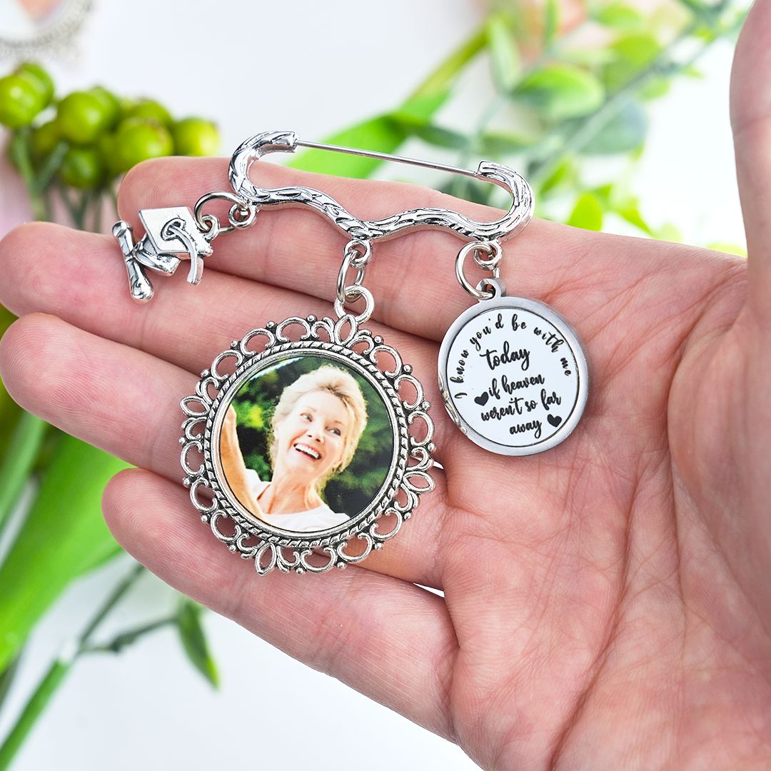 Personalized Graduation Cap Memorial Tassel Brooch Pin Grad Ceremony Sympathy Gift for Class of 2024