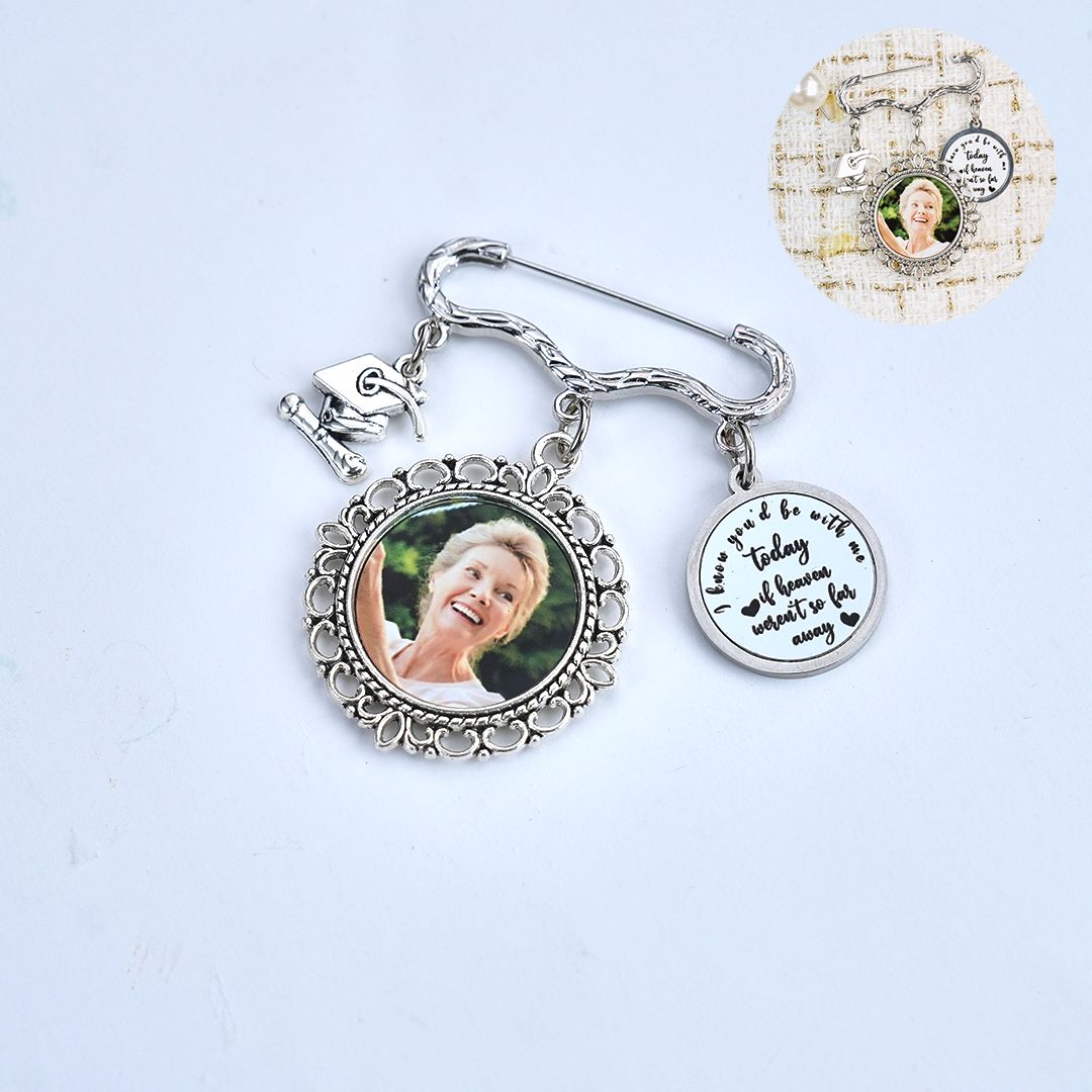 Personalized Graduation Cap Memorial Tassel Brooch Pin Grad Ceremony Sympathy Gift for Class of 2024